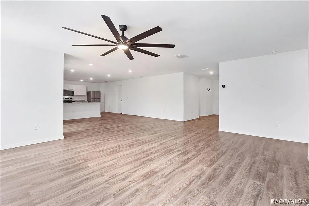 3 bed, 2.0 bath, 2122 sqft, $1,850 — Photo 2