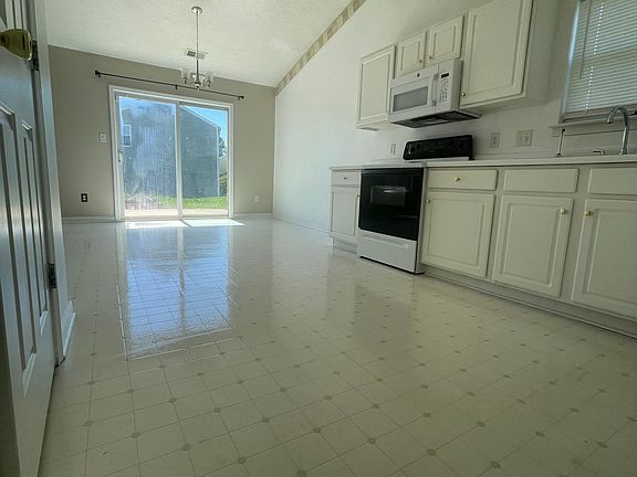 4th image of 12156 Harpley Ct