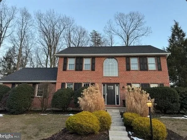 25 Tall Oaks Dr, Pottsville, PA 17901