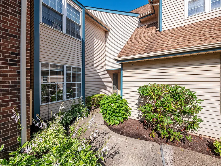126 Allem Ln — Photo 12