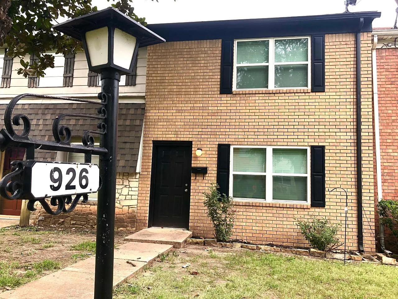 3 bed, 1.5 bath, 1100 sqft, $1,050 — Photo 1