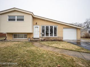 221 Valerie Ct, Glenview, IL 60025