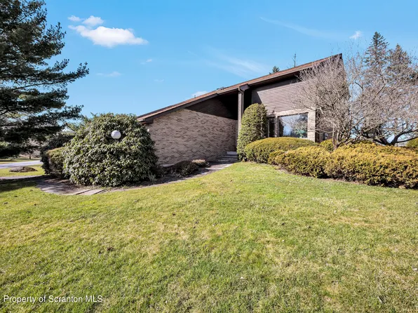 531 Gladiola Dr, Clarks Summit, PA 18411