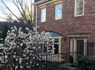 4052 Chancery Ct NW, Washington, DC 20007