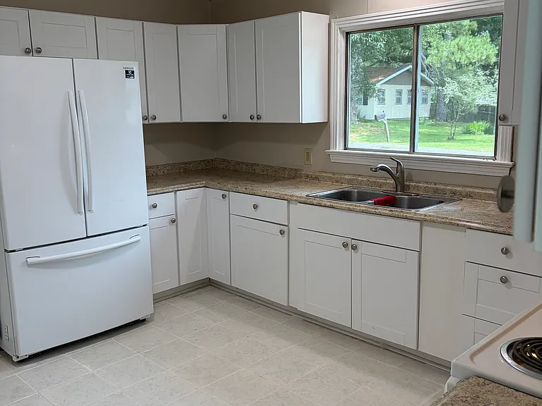 Eat-in kitchen