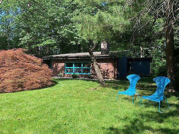 3rd image of 16 Morton Ln