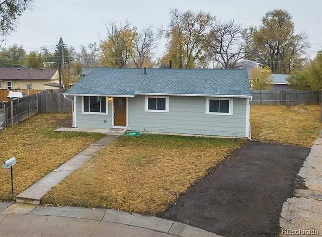 3 bed, 925 sqft, $1,800 — Photo 2