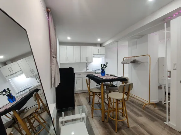207 East 53rd Street image 1 of 16
