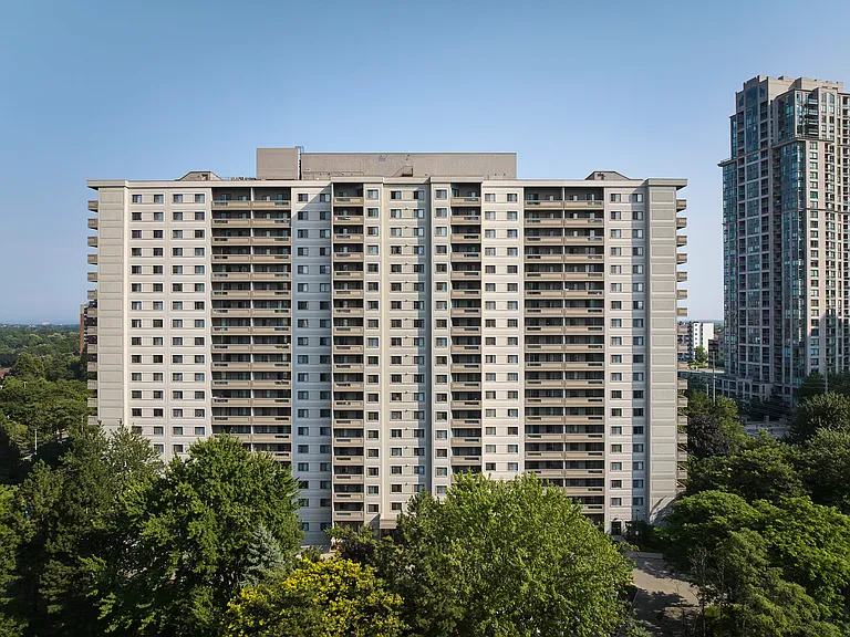 30 Elm Dr E — Photo 17