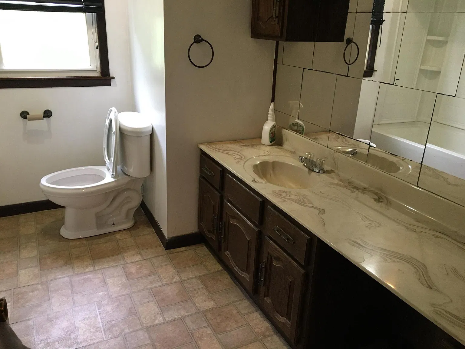 2 bed, 1600 sqft, $1,400 — Photo 2