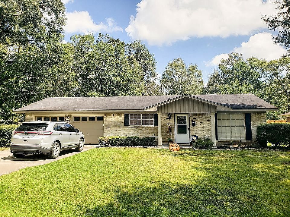 1st image of 525 Blanton Pl