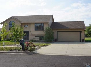 713 E Magnolia Dr, Brandon, SD 57005