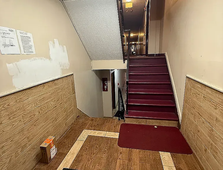 E Curtis St — Photo 12