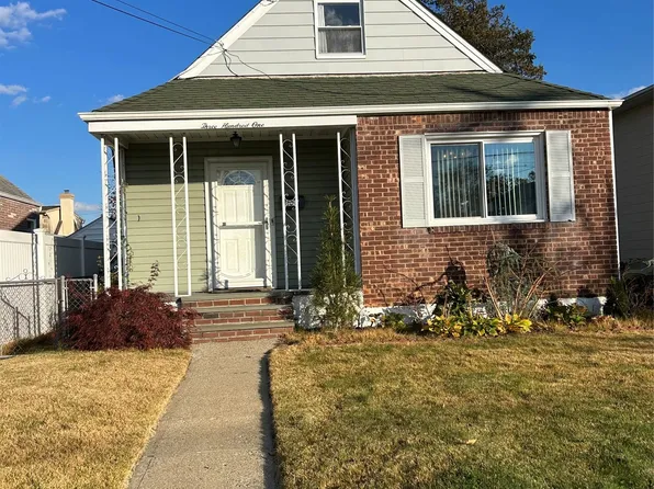 301 Hoffman Street, Franklin Square, NY 11010