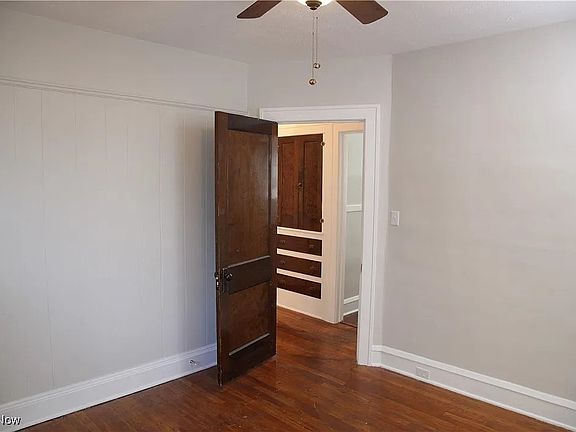3rd image of 1634 Larchmont Ave #1634
