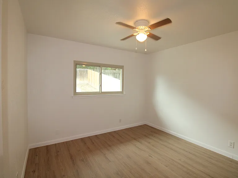 3807 Briarhaven St — Photo 11