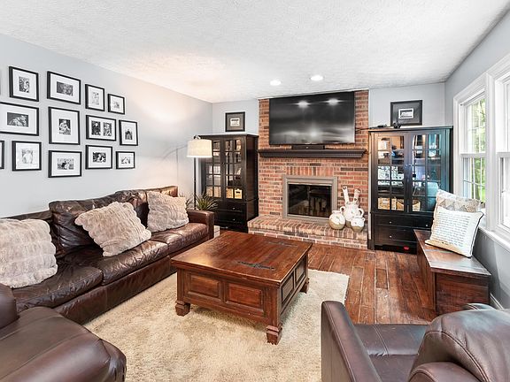 3rd image of 3897 Driscoll Ct