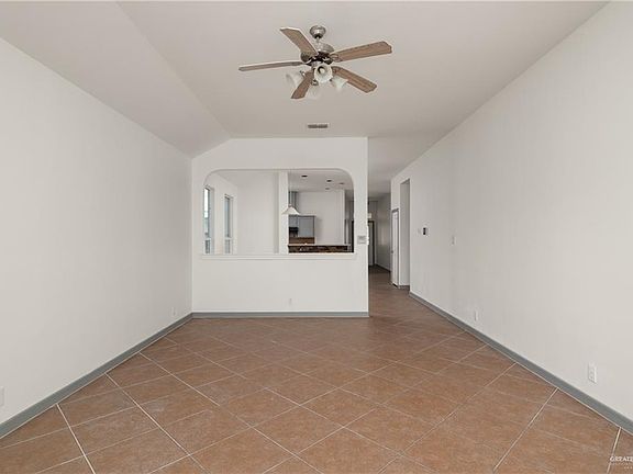 5th image of 406 Aaron St