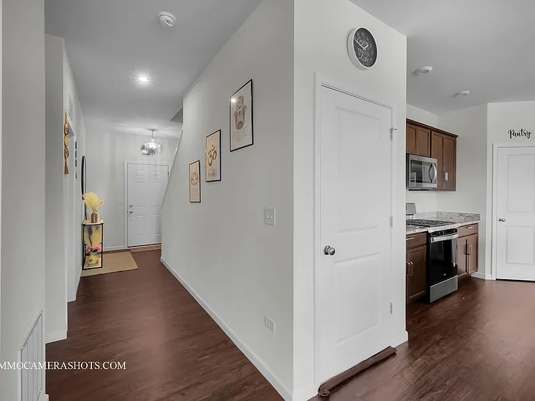 1398 Kessler Dr — Photo 3