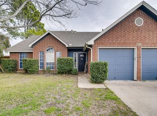 356 Parkview Dr, Hurst, TX 76053