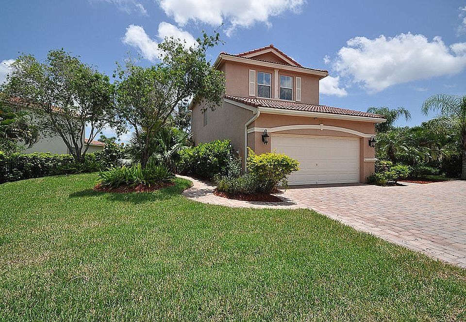 Front Exterior Extended East Yard