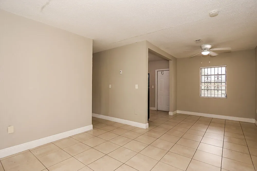3 bed, 1.0 bath, 971 sqft, $3,690 — Photo 4