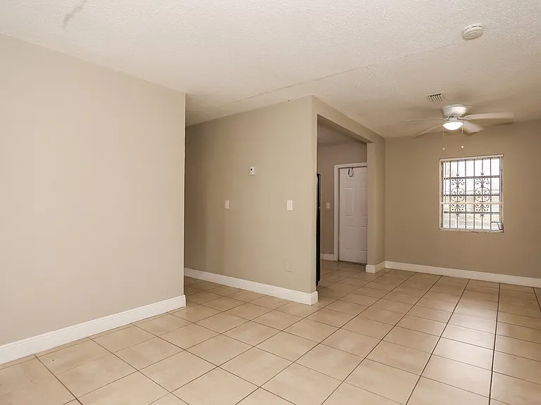 15420 NW 27th Pl — Photo 4