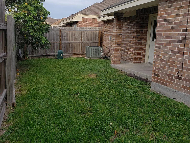2001 Treasure Oaks Dr — Photo 14