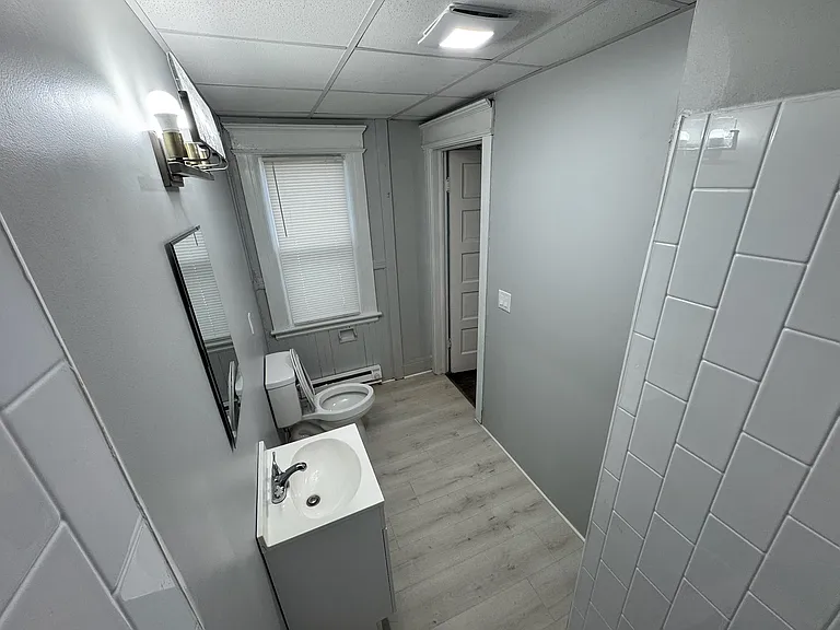 325 Richmond Ave #B1 — Photo 9