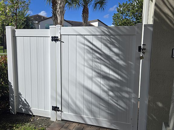 4th image of 1067 Rio Ct