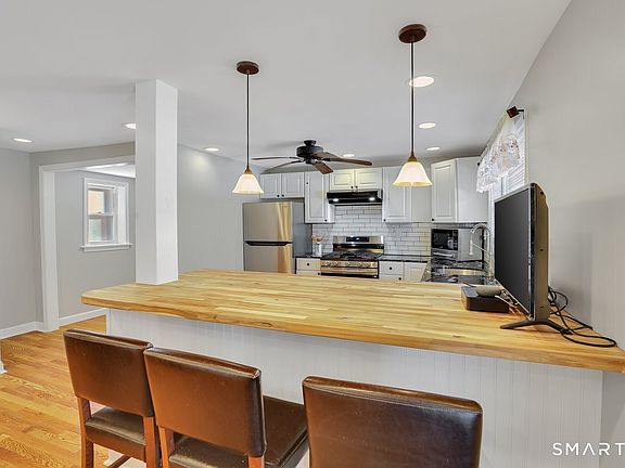 4th image of 156 Reservoir Road