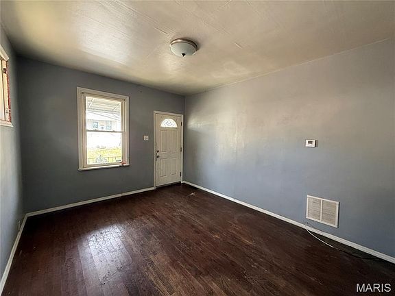 5th image of 3932 Schiller Pl