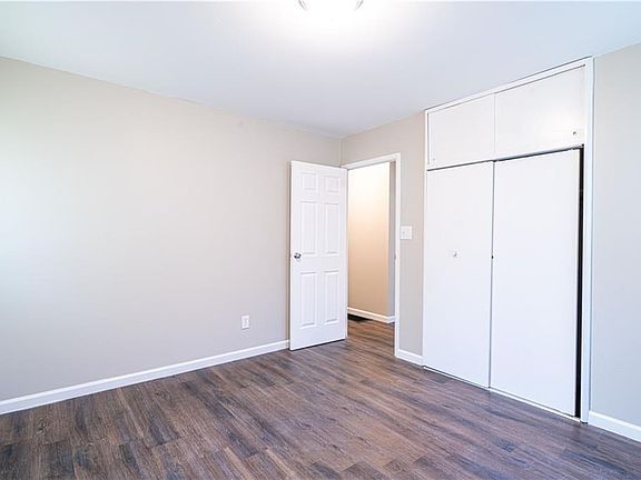 3rd image of 4708 Schoolside Ln