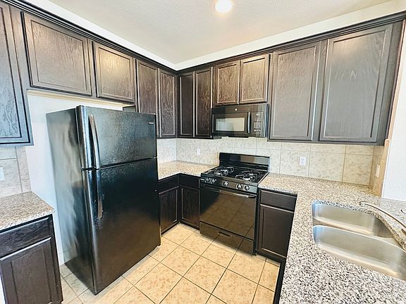4th image of 2216 Creekside Ln APT C