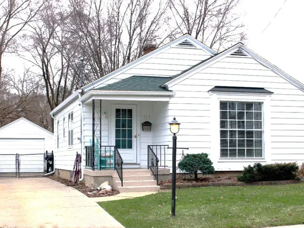1312 Arianna St NW, Grand Rapids, MI 49504
