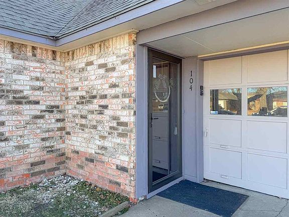 3rd image of 104 Canary Pl