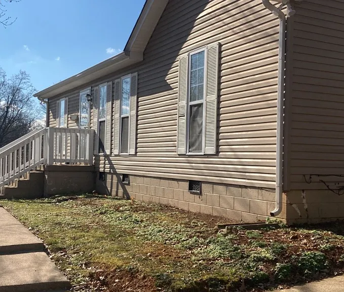 1584 Boxcroft Rd — Photo 2