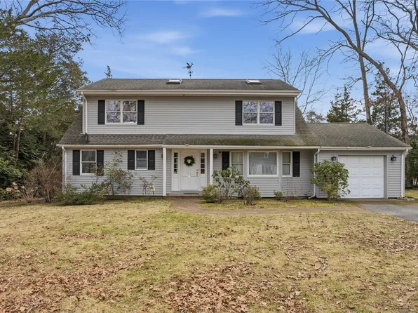 55 Leafy Way, Aquebogue, NY 11931