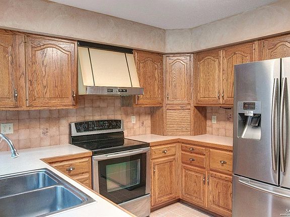 3rd image of 204 Gail Dr