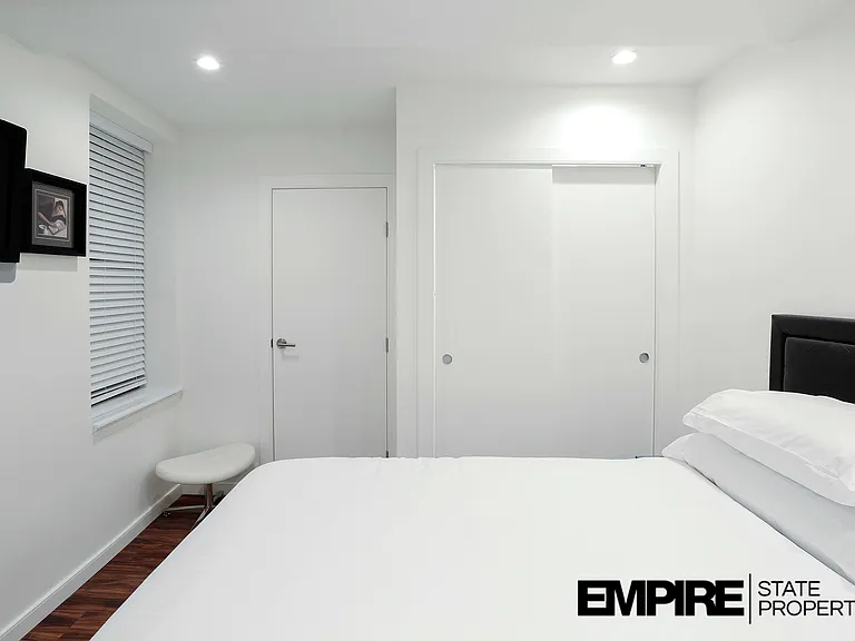 150 W 51st St #1223 — Photo 10