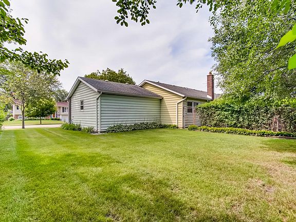 3rd image of 516 W Braeside Dr
