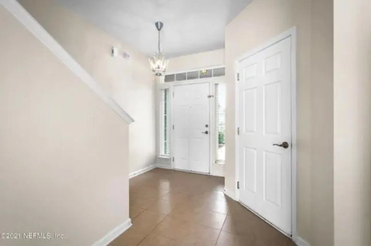 3 bed, 2.5 bath, 1633 sqft, $2,050 — Photo 3