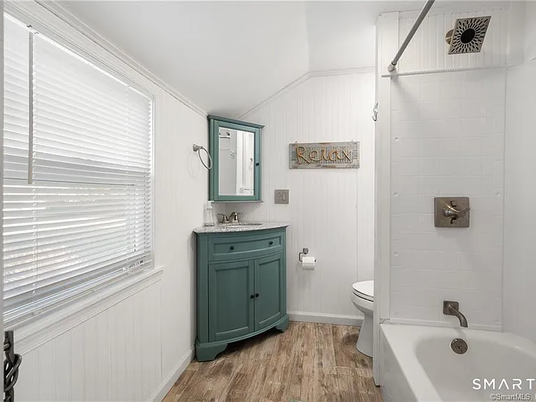 121 Shore Rd — Photo 17