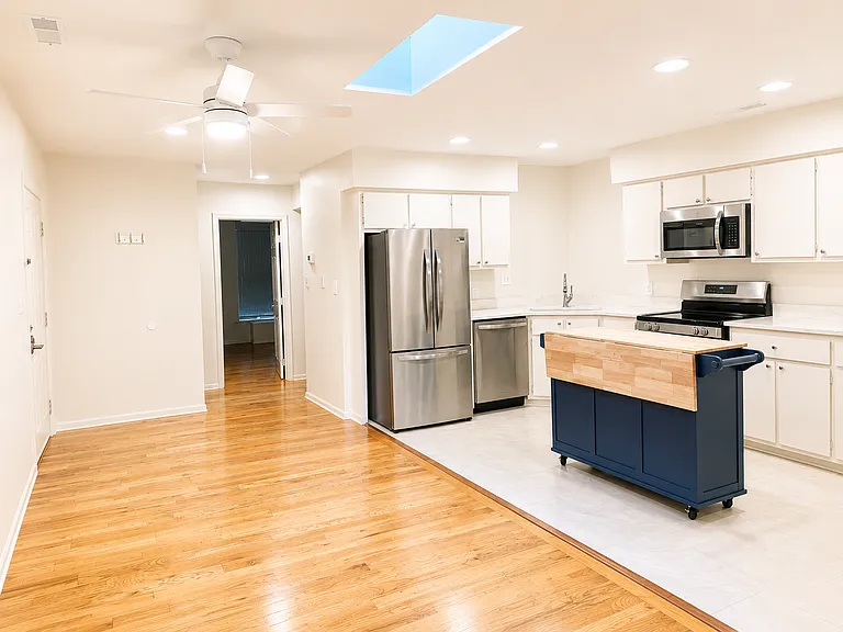 113 N College St #201 — Photo 7