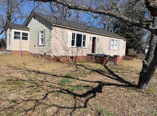 107 White Oak Rd, Woodruff, SC 29388