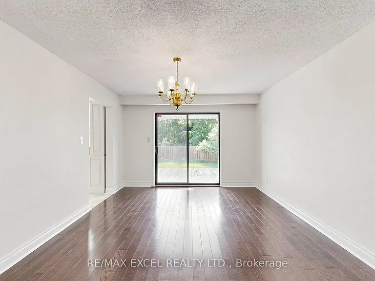 21 Mary Gapper Cres — Photo 18