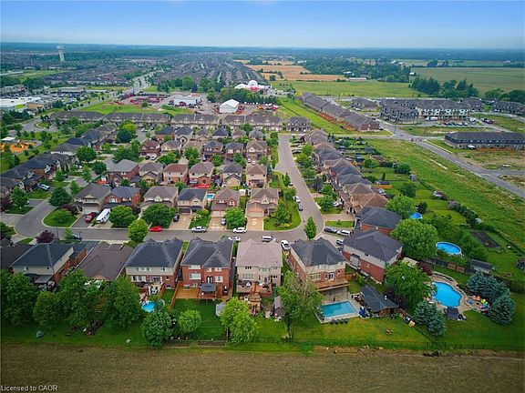5th image of 73 Degrow Cres