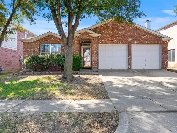 829 Paint Horse Trl, Saginaw, TX 76131