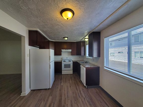 3rd image of 1296 Blaine Ave APT 4