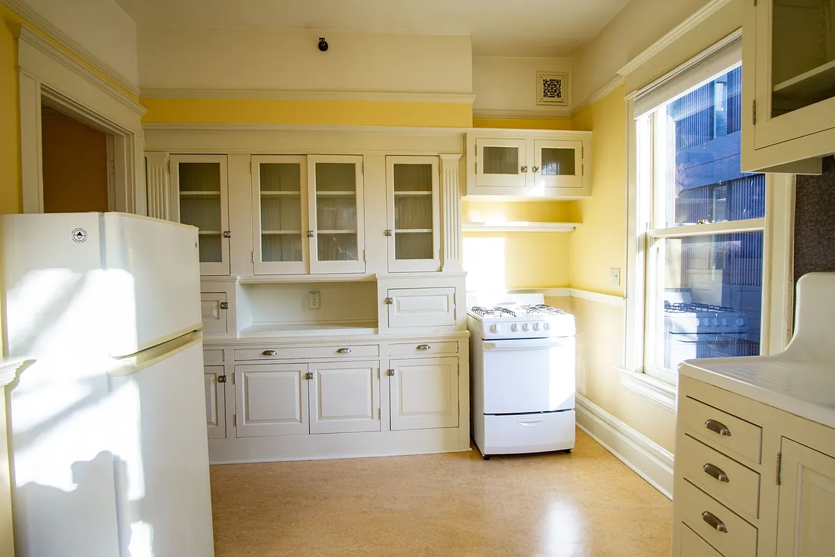 Building Photo - 1834 SW 5th Ave #209
